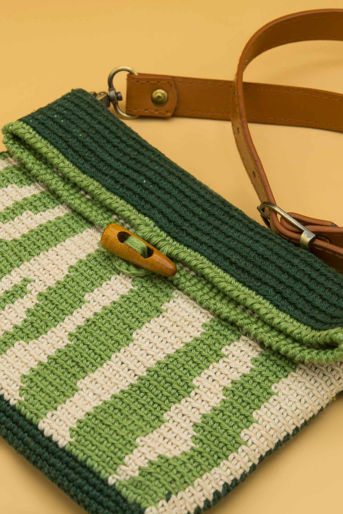 Mini riñonera de crochet CEBRA.