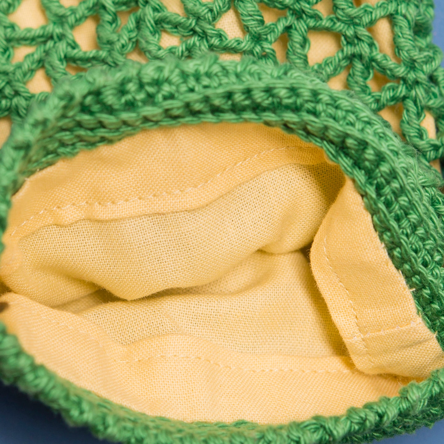 Funda de crochet para móvil TRÉBOL