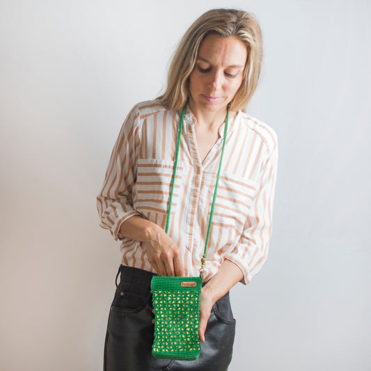 Funda de crochet para móvil TRÉBOL