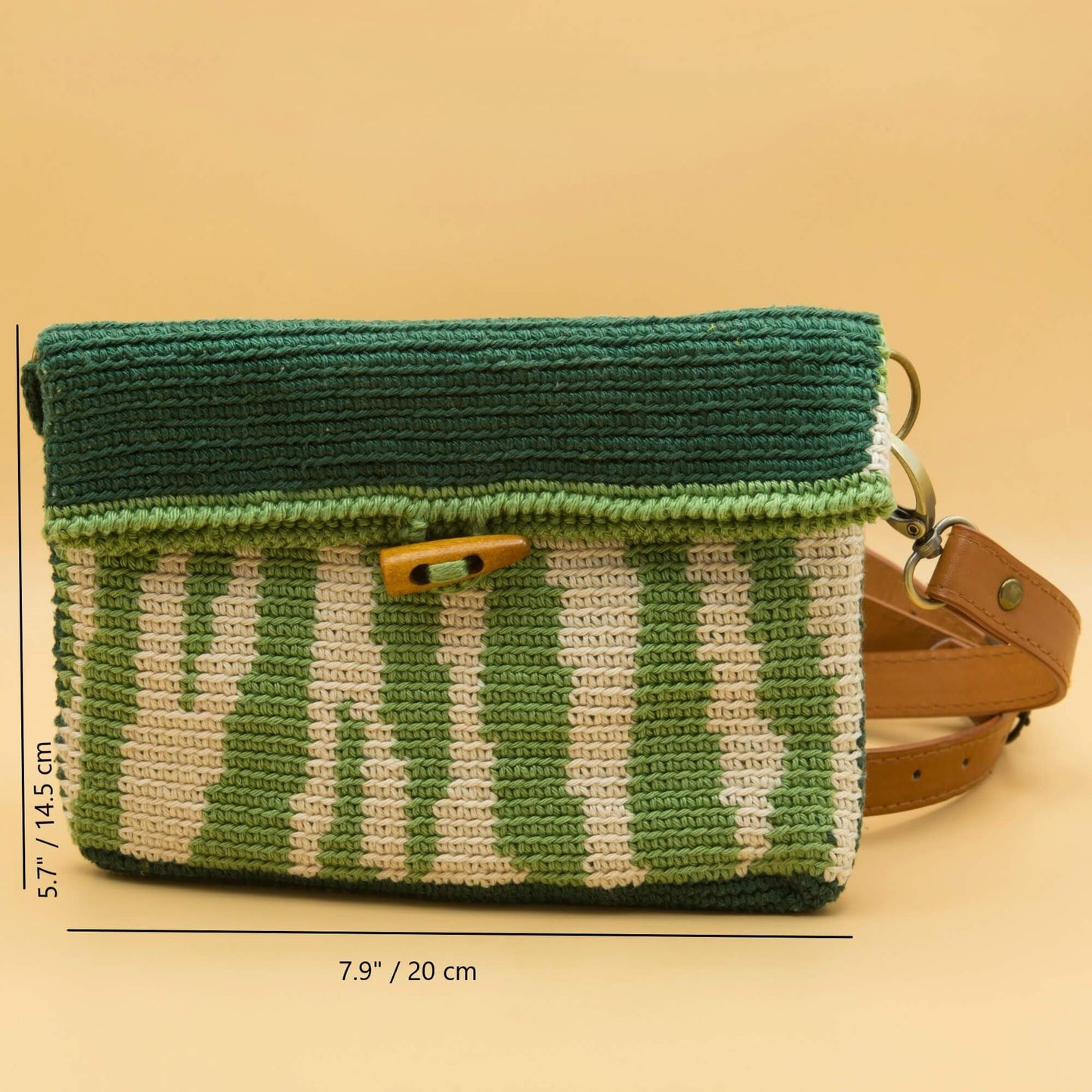 Mini riñonera de crochet CEBRA.