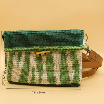 Mini riñonera de crochet CEBRA.