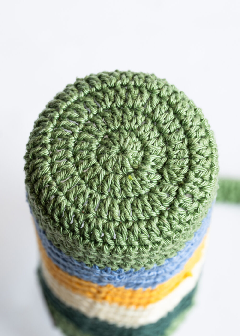 portabotellas hecho a mano de colores vivos